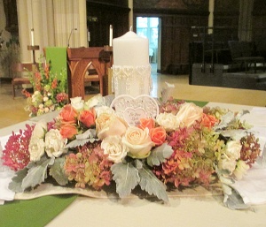 Unity Candle with Hydrangeas and Roses